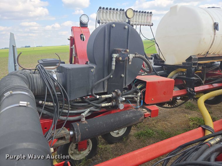 image for item DR4442 1996 AGCO White 6180 planter