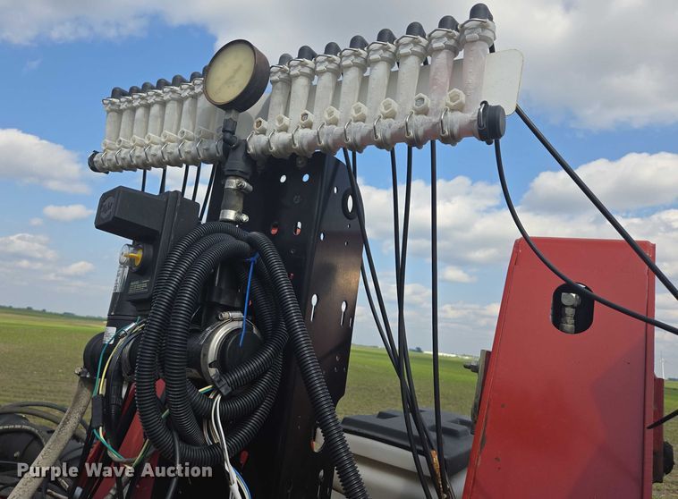 image for item DR4442 1996 AGCO White 6180 planter