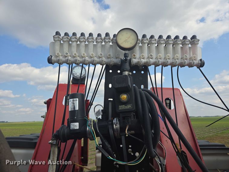 image for item DR4442 1996 AGCO White 6180 planter