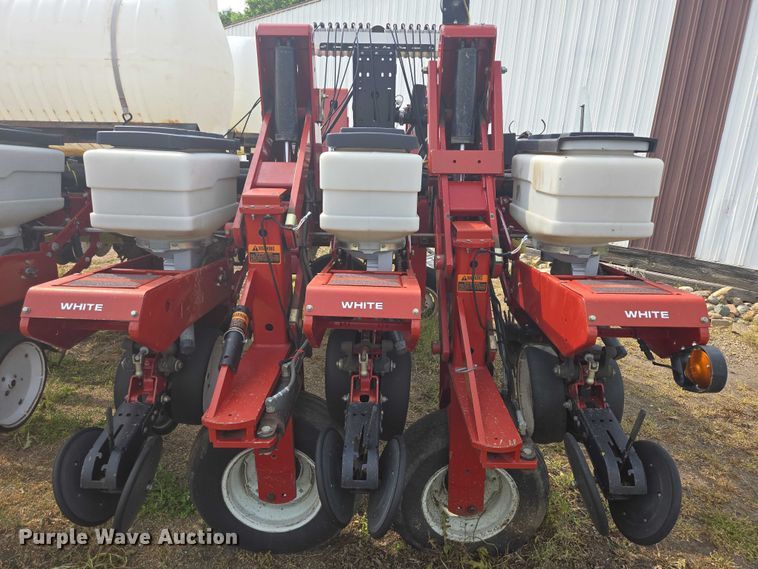 image for item DR4442 1996 AGCO White 6180 planter