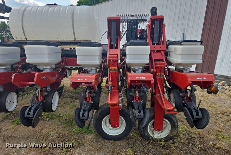 image for item DR4442 1996 AGCO White 6180 planter