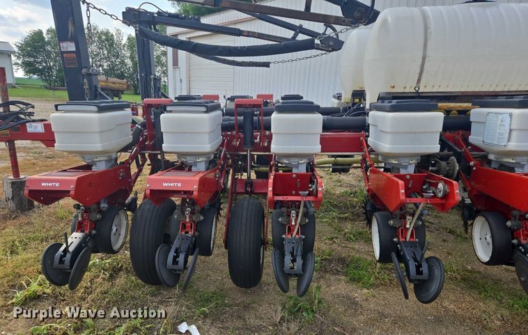 image for item DR4442 1996 AGCO White 6180 planter