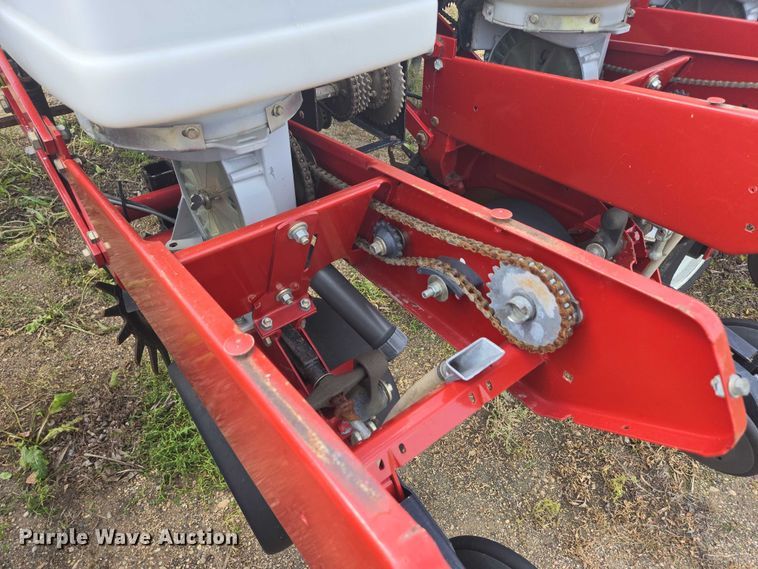 image for item DR4442 1996 AGCO White 6180 planter