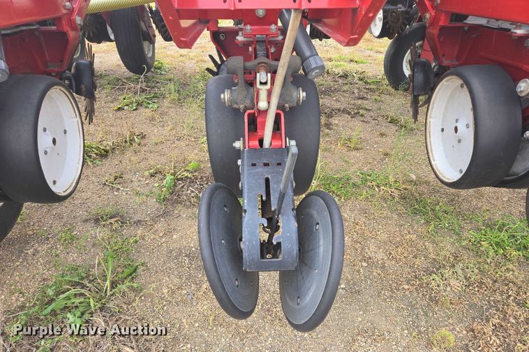 image for item DR4442 1996 AGCO White 6180 planter