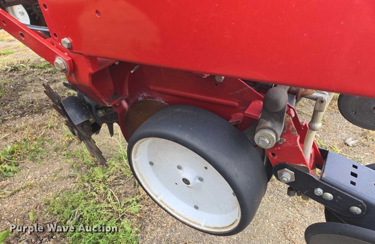 image for item DR4442 1996 AGCO White 6180 planter