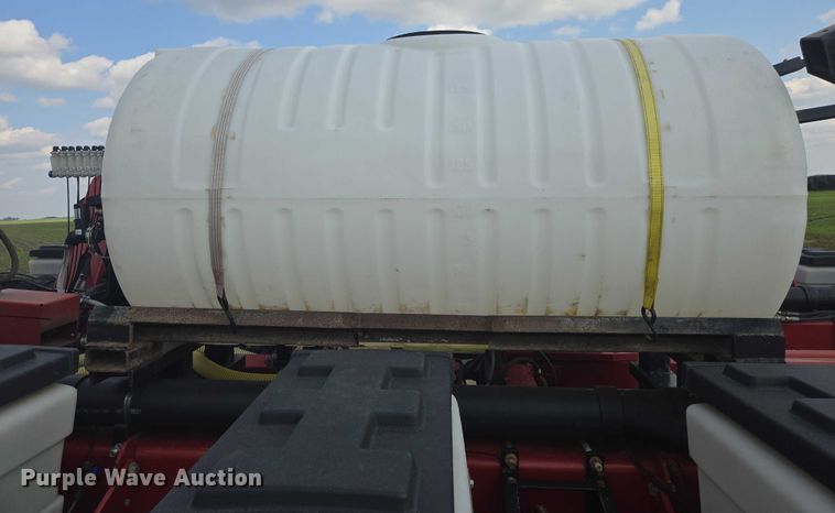 image for item DR4442 1996 AGCO White 6180 planter