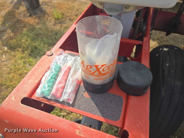 image for item DR4442 1996 AGCO White 6180 planter