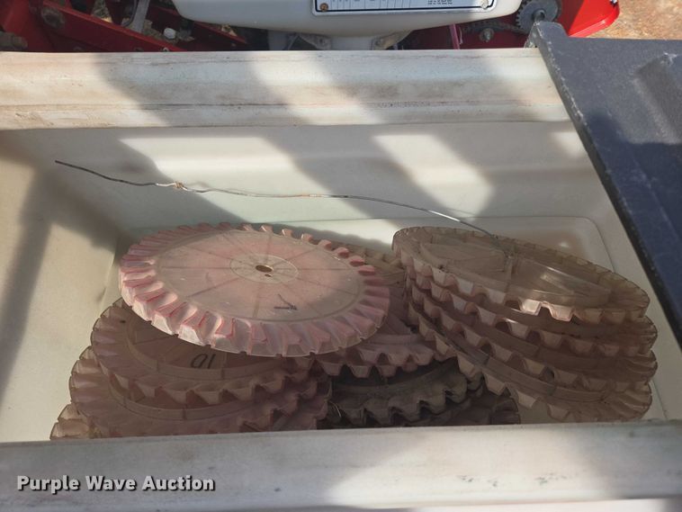 image for item DR4442 1996 AGCO White 6180 planter