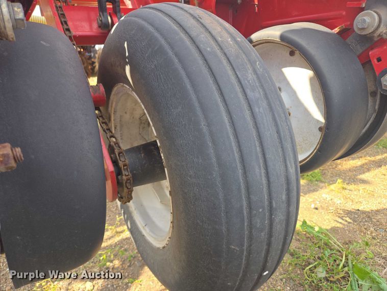 image for item DR4442 1996 AGCO White 6180 planter