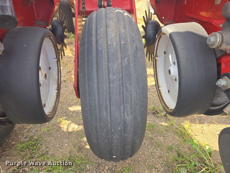 image for item DR4442 1996 AGCO White 6180 planter