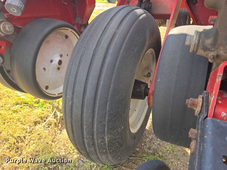 image for item DR4442 1996 AGCO White 6180 planter