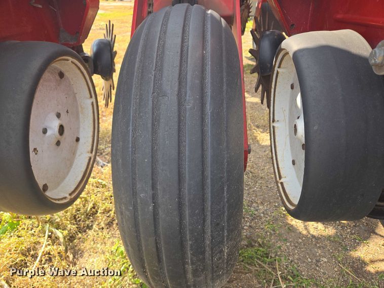 image for item DR4442 1996 AGCO White 6180 planter