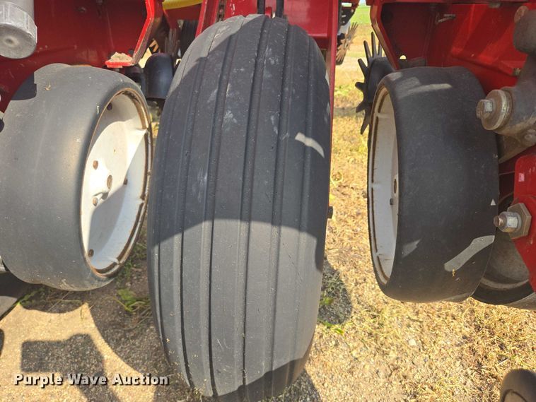 image for item DR4442 1996 AGCO White 6180 planter