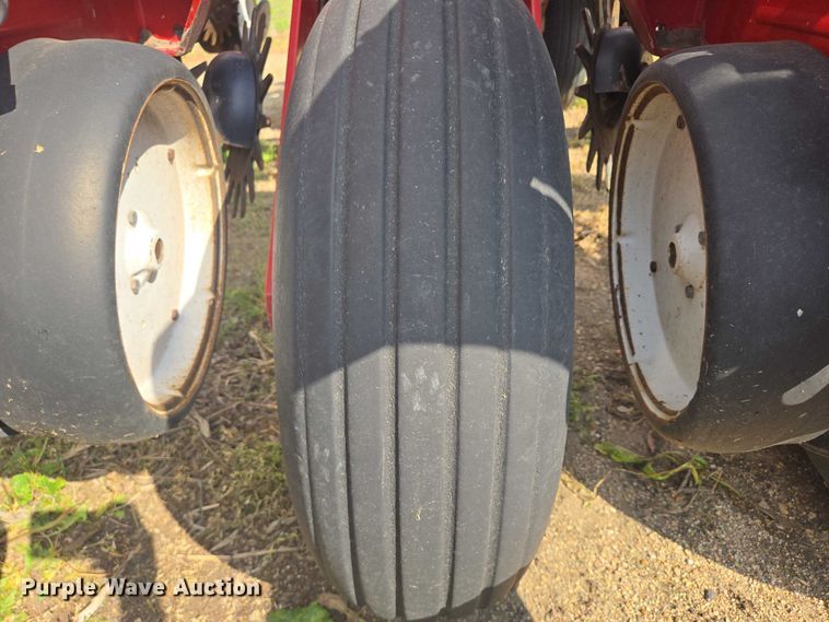 image for item DR4442 1996 AGCO White 6180 planter