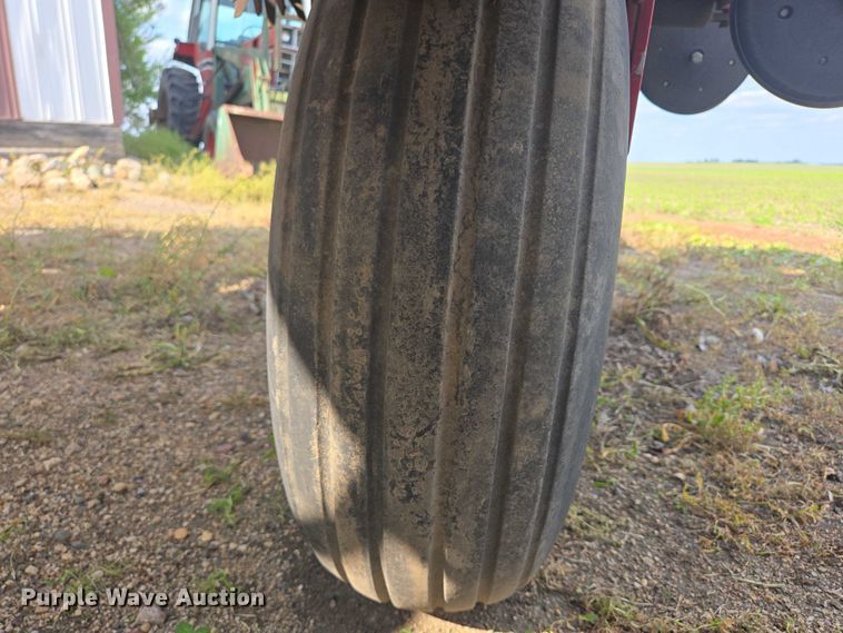 image for item DR4442 1996 AGCO White 6180 planter