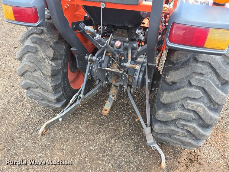 image for item DT4896 Kubota L3301D MFWD tractor