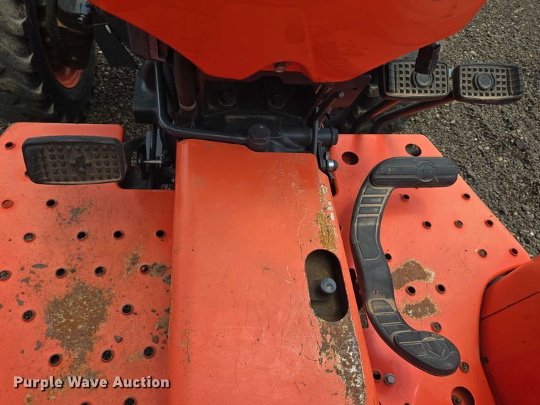 image for item DT4896 Kubota L3301D MFWD tractor