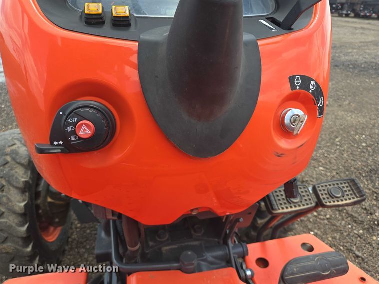 image for item DT4896 Kubota L3301D MFWD tractor