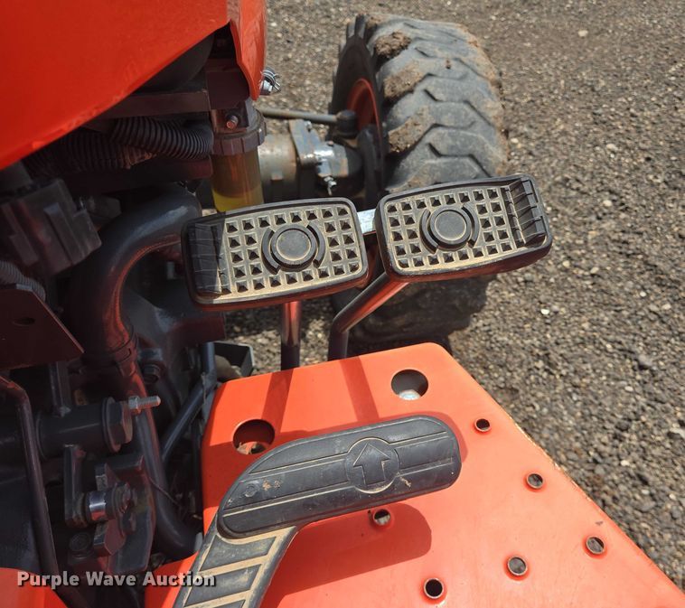 image for item DT4896 Kubota L3301D MFWD tractor