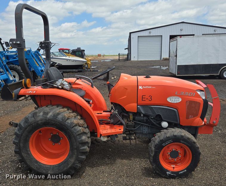 image for item DT4897 Kubota L3301D MFWD tractor