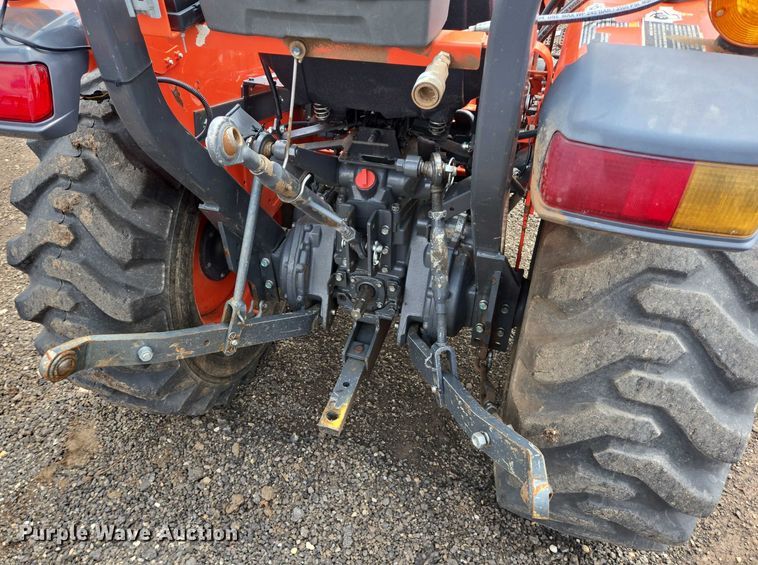 image for item DT4897 Kubota L3301D MFWD tractor