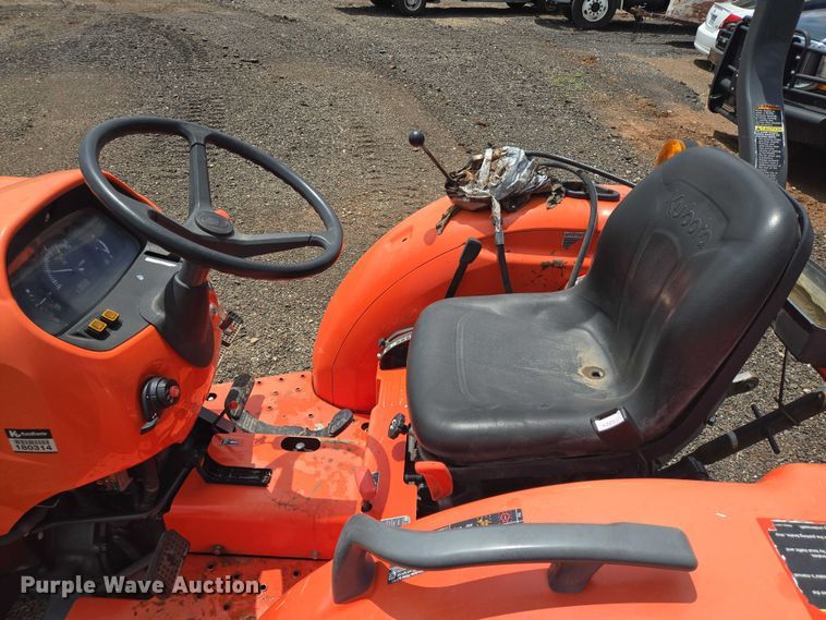 image for item DT4897 Kubota L3301D MFWD tractor
