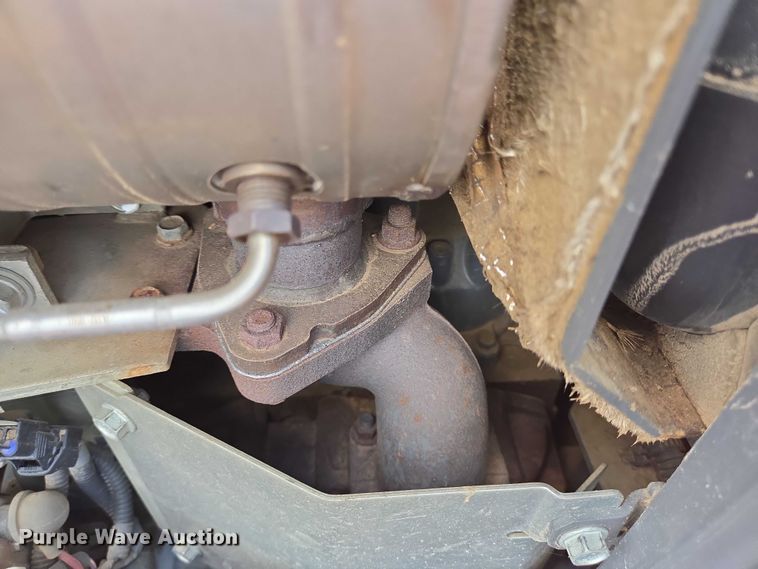 image for item DT4897 Kubota L3301D MFWD tractor