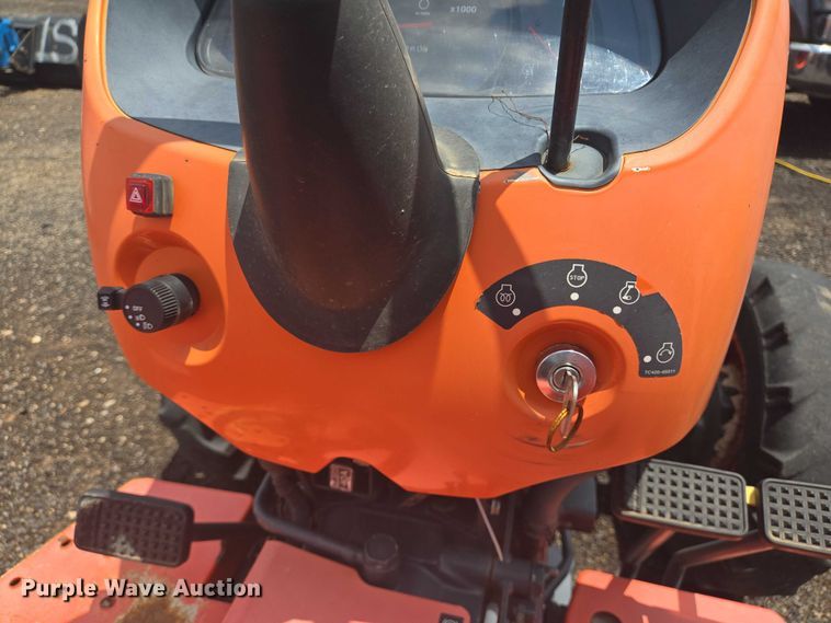 image for item DT4898 Kubota L3800 MFWD tractor