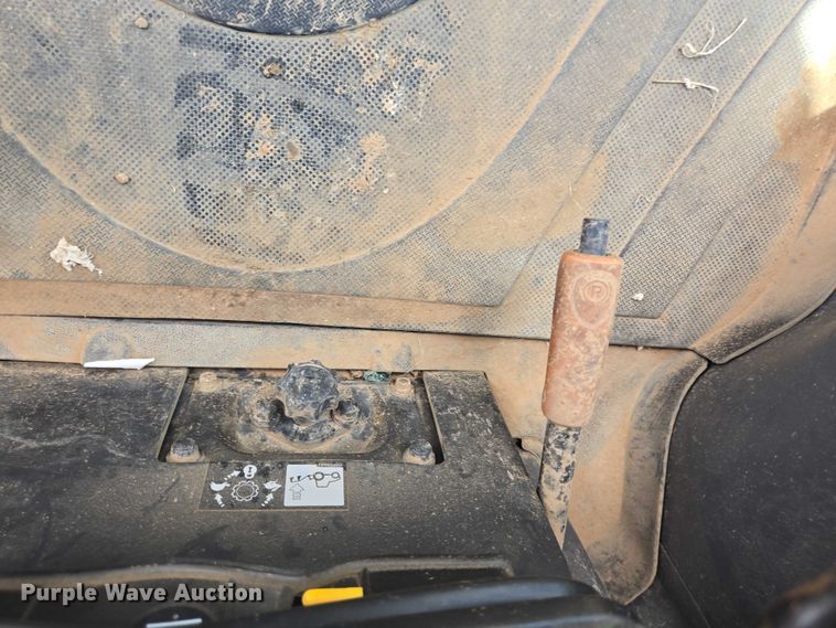 image for item DT4901 LS P7040C MFWD tractor