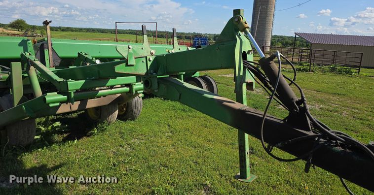 image for item DT6954 John Deere 455 grain drill