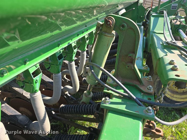 image for item DT6954 John Deere 455 grain drill
