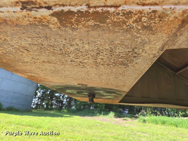 image for item DT6955 1999 Jet Company  30' GT grain trailer