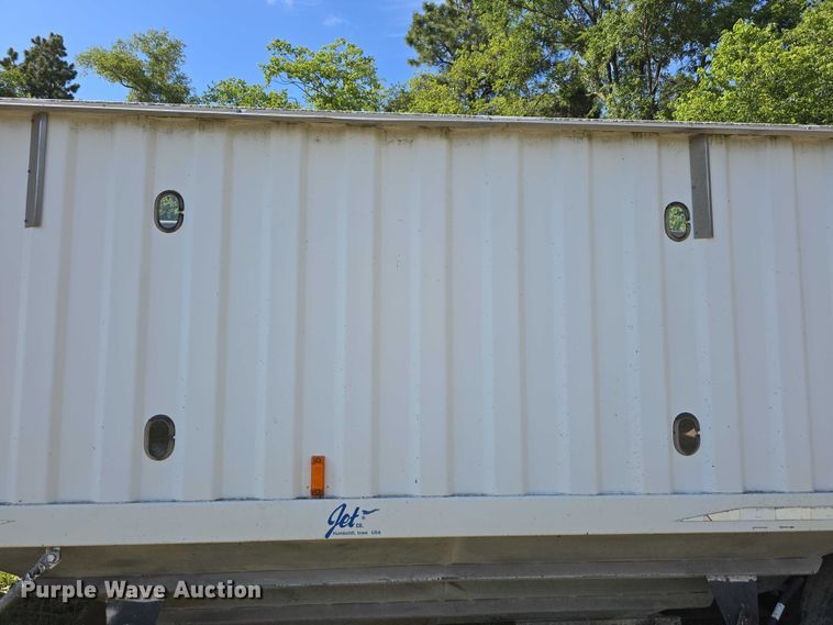 image for item DT6955 1999 Jet Company  30' GT grain trailer