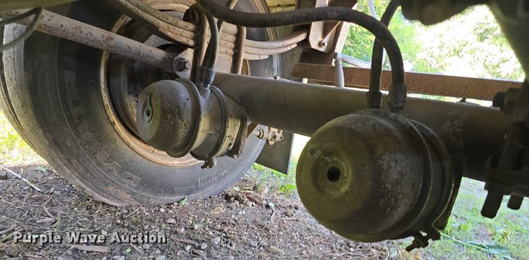 image for item DT6955 1999 Jet Company  30' GT grain trailer