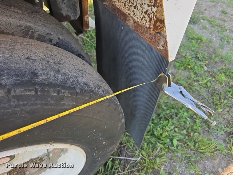 image for item DT6955 1999 Jet Company  30' GT grain trailer