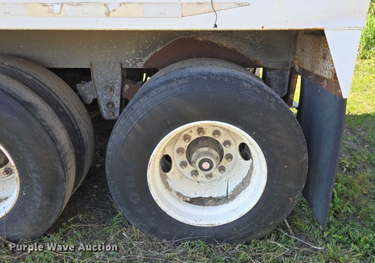 image for item DT6955 1999 Jet Company  30' GT grain trailer