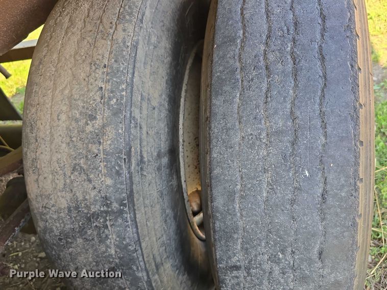 image for item DT6955 1999 Jet Company  30' GT grain trailer