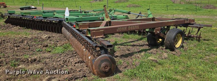 image for item DT6961 2001 John Deere 630 double off-set disk