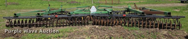 image for item DT6961 2001 John Deere 630 double off-set disk