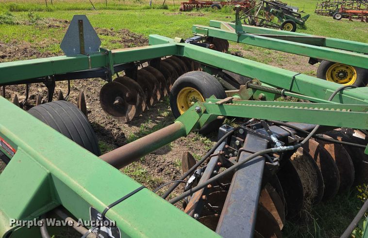 image for item DT6961 2001 John Deere 630 double off-set disk