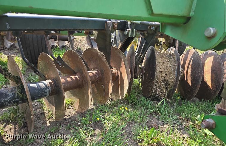 image for item DT6961 2001 John Deere 630 double off-set disk