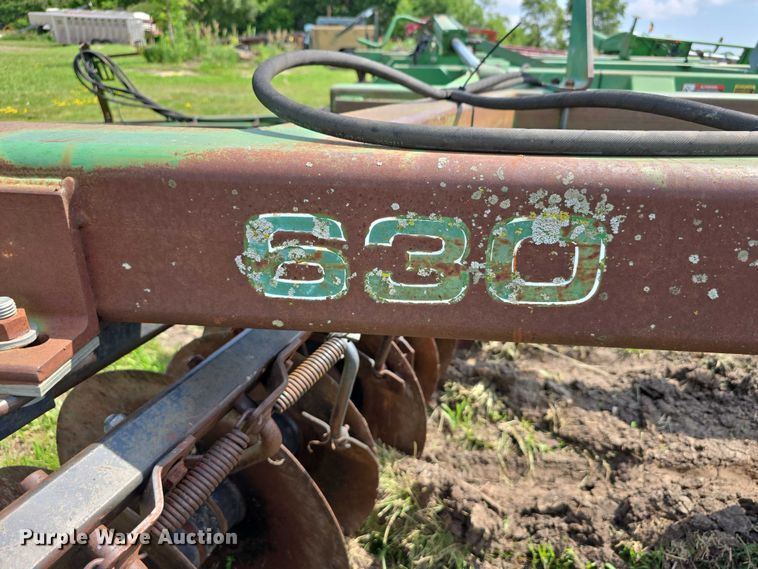image for item DT6961 2001 John Deere 630 double off-set disk