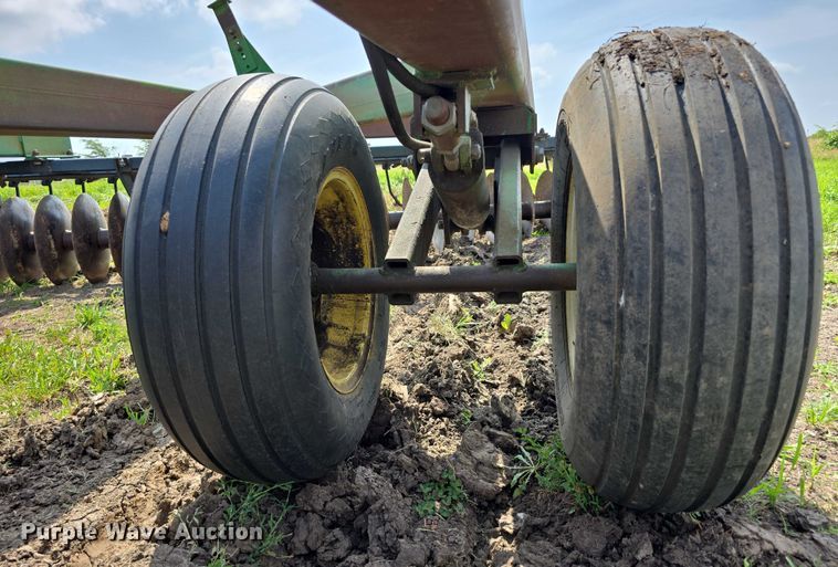 image for item DT6961 2001 John Deere 630 double off-set disk