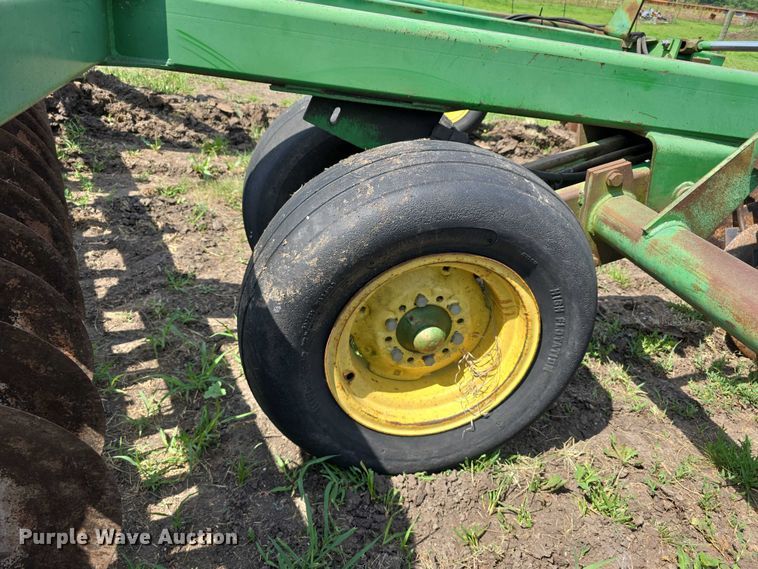 image for item DT6961 2001 John Deere 630 double off-set disk