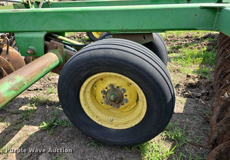 image for item DT6961 2001 John Deere 630 double off-set disk