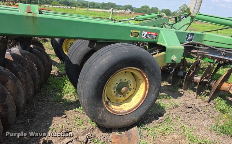 image for item DT6961 2001 John Deere 630 double off-set disk