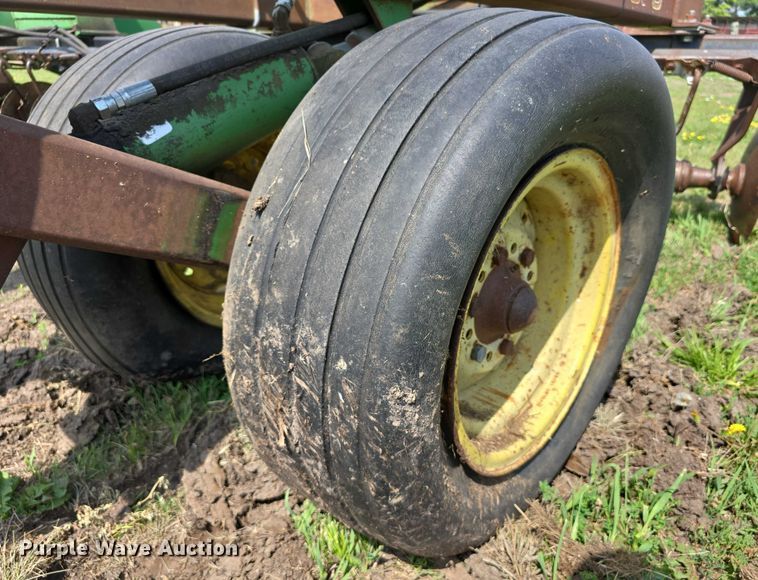 image for item DT6961 2001 John Deere 630 double off-set disk