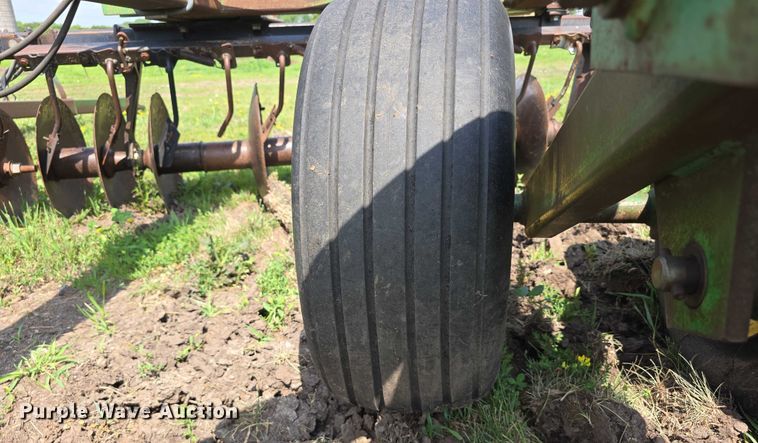 image for item DT6961 2001 John Deere 630 double off-set disk