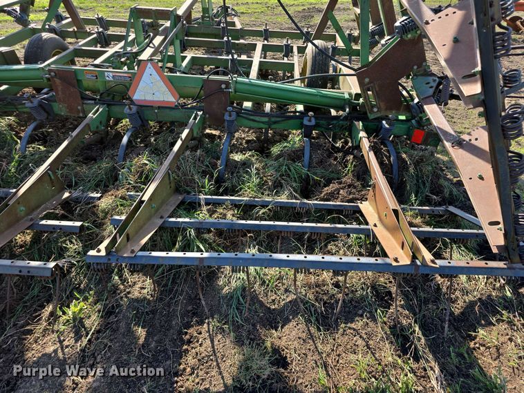 image for item DT6962 John Deere field cultivator