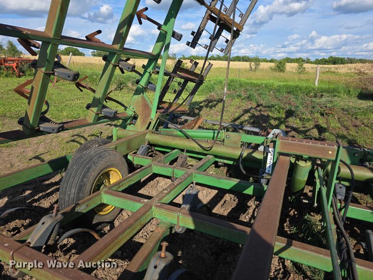 image for item DT6962 John Deere field cultivator